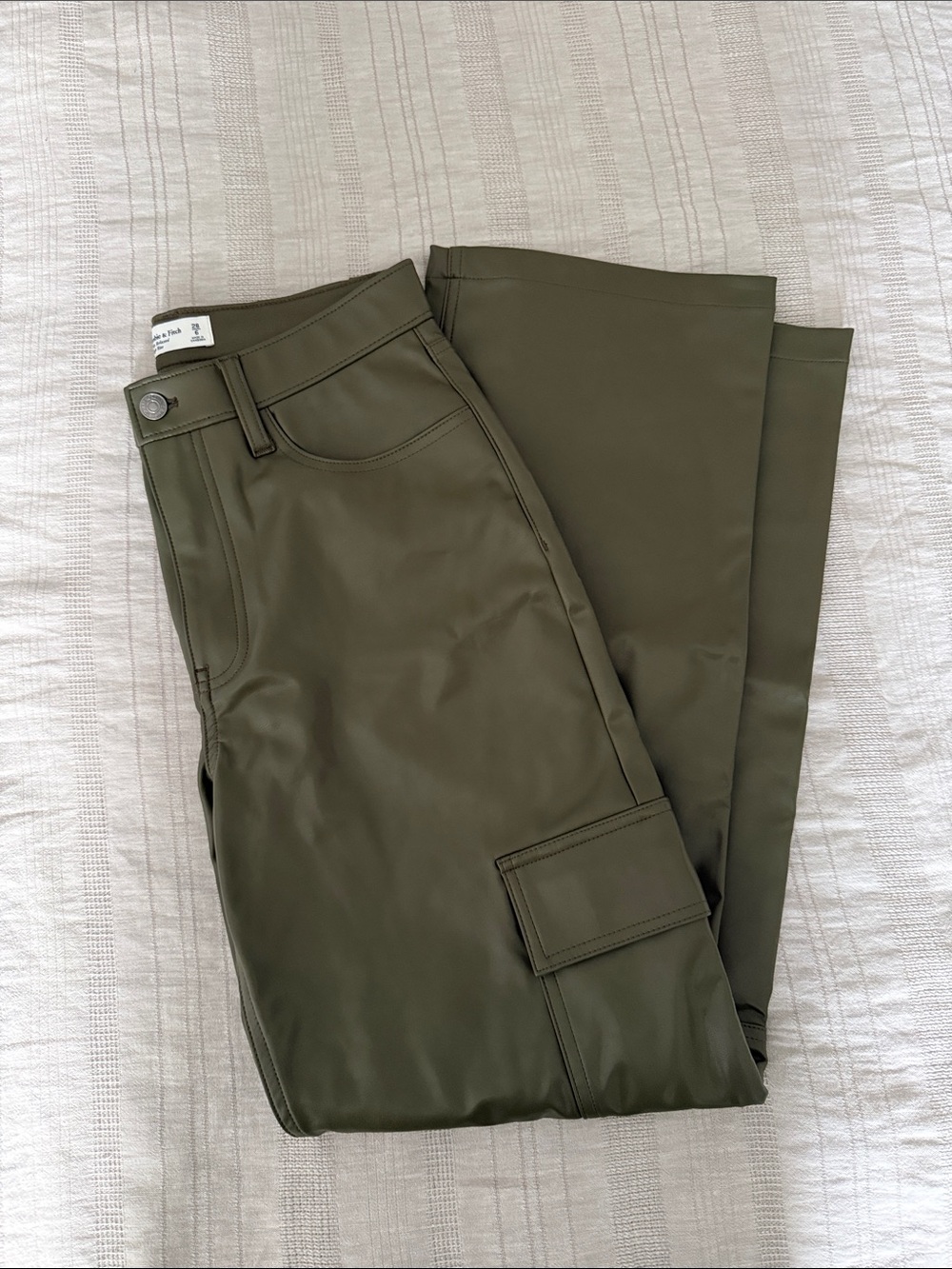 Abercrombie & Fitch Vegan Leather Cargo 90s Relaxed Pant